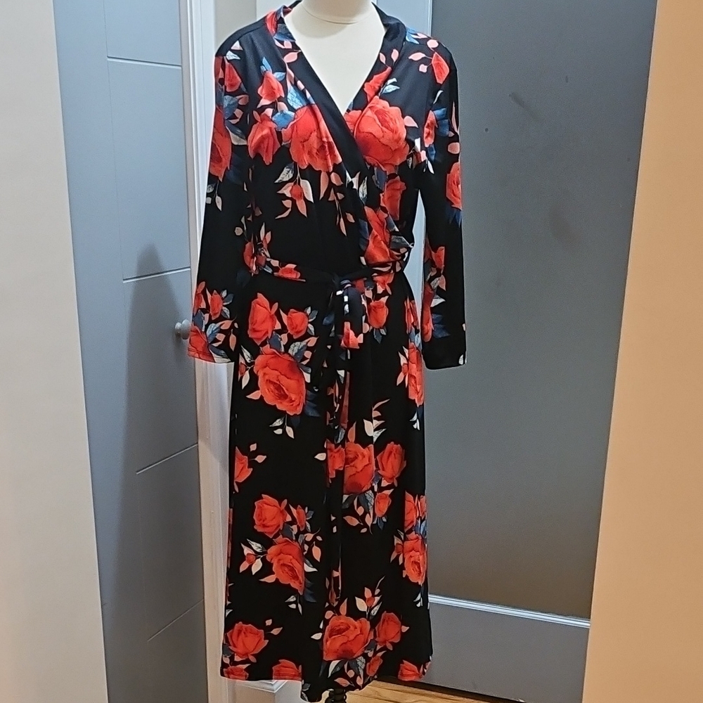 Elegant Floral Long Sleeve Wrap Dress - Black and Red